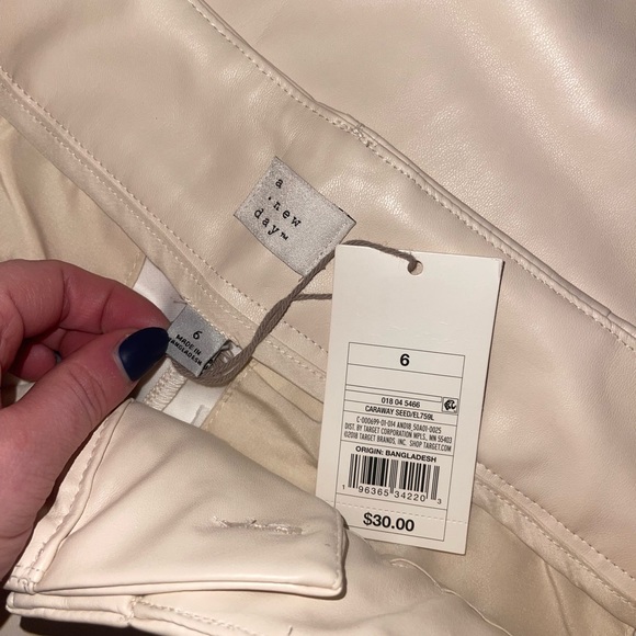 Light cream faux leather work pants - Picture 6 of 6